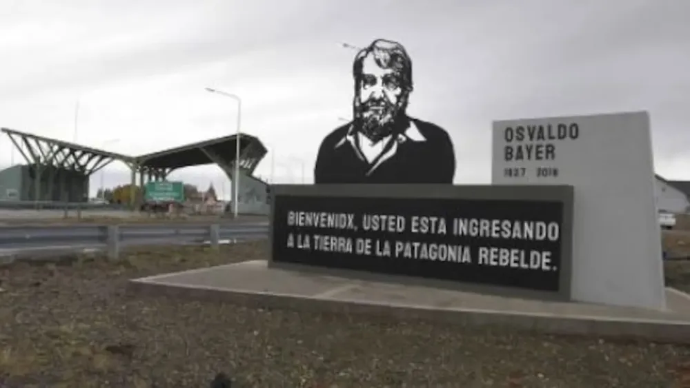 Monumento a Osvaldo Bayer