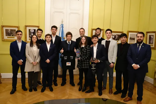 CanSat 2025 ganadores recibidos por Milei