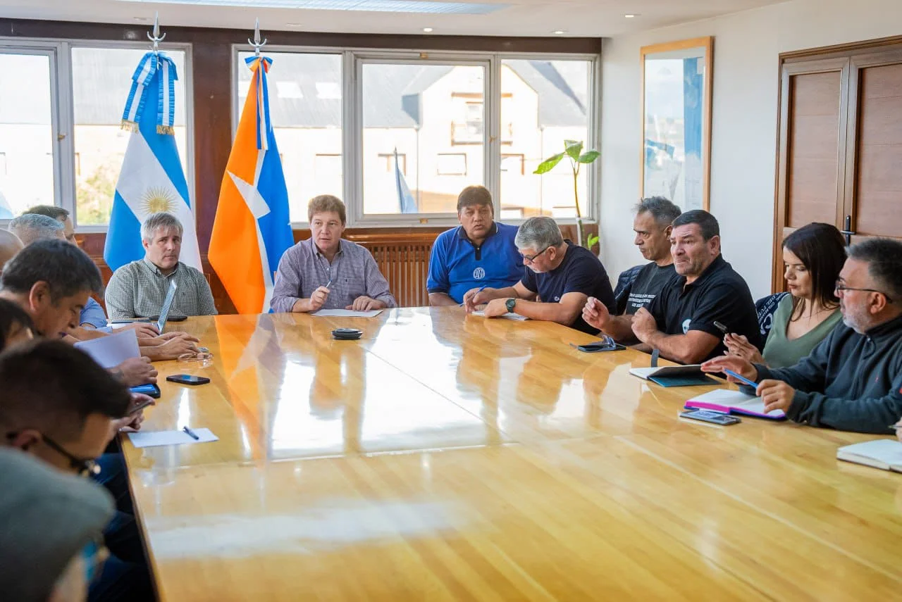 Gustavo Melella con gremios