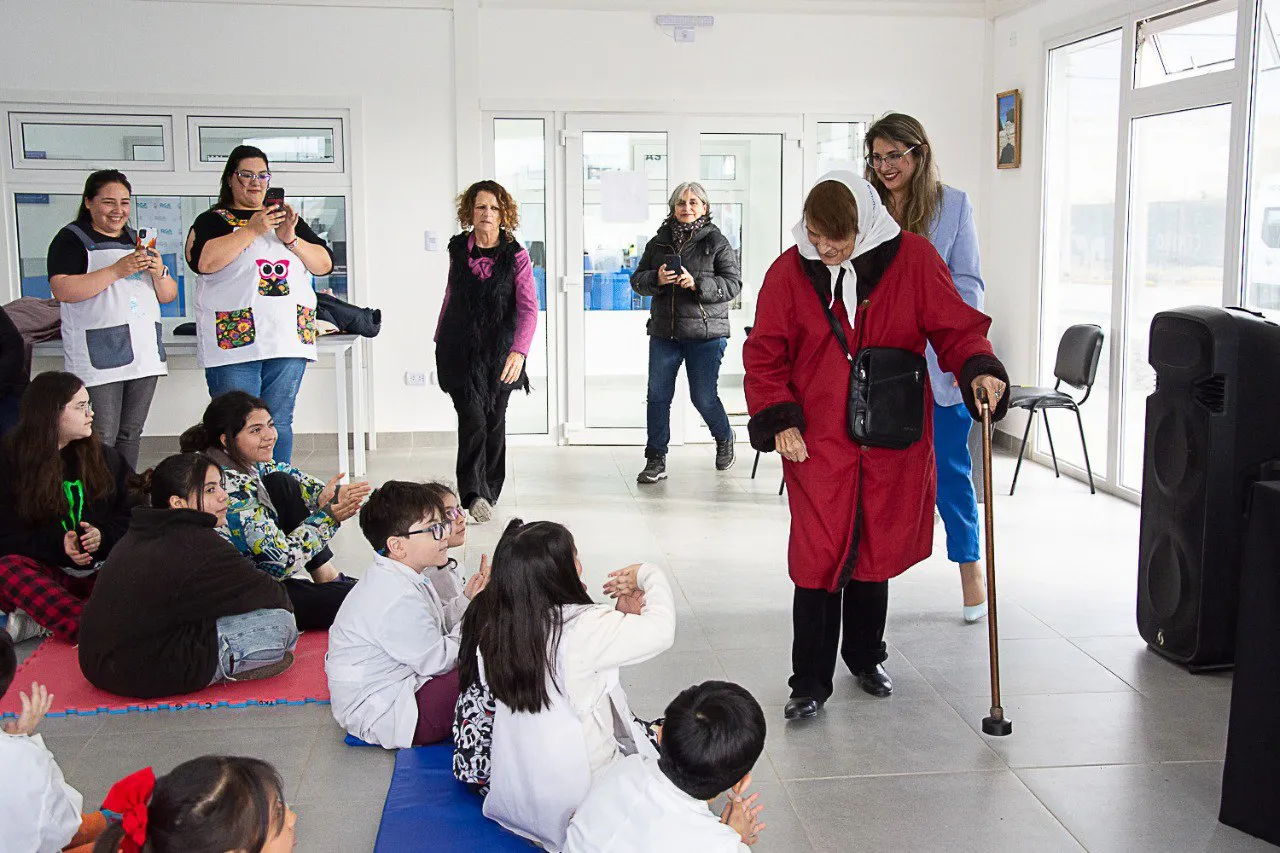 Taty Almeida Infancias