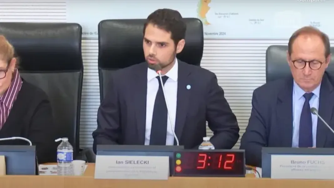 Embajador Ian Sielecki