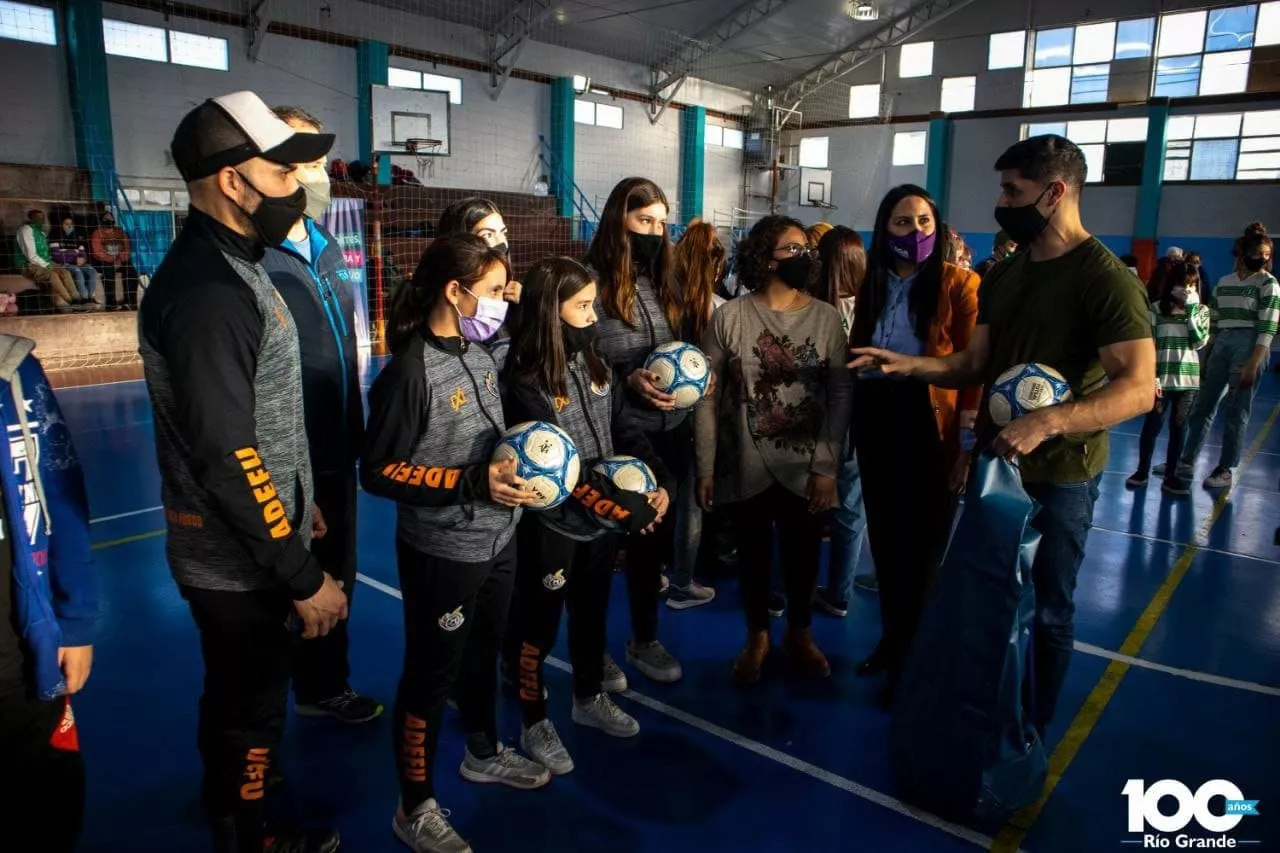 Entrega Material Deportivo