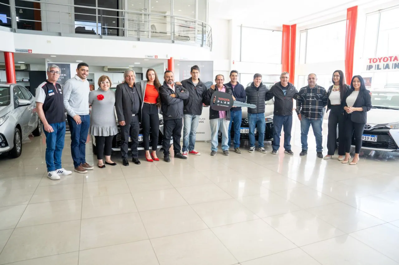Entrega de autos a remiseros RG