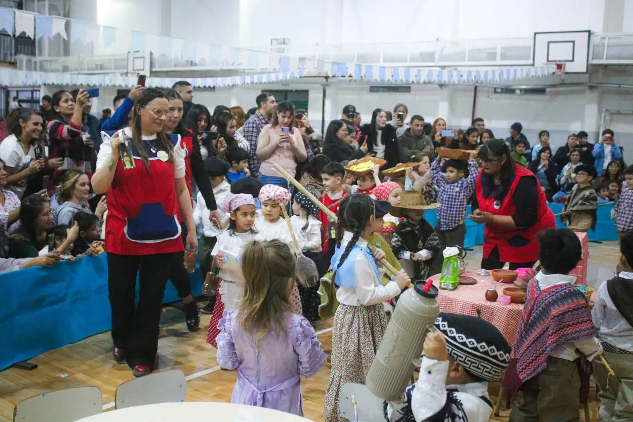 Acto 25 de Mayo Tolhuin