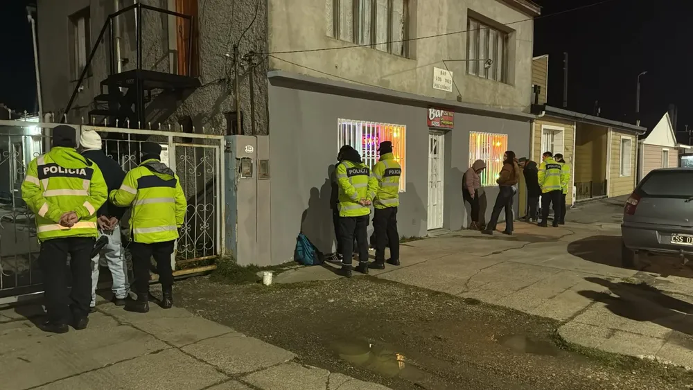 Detenidos tarjeta de robada