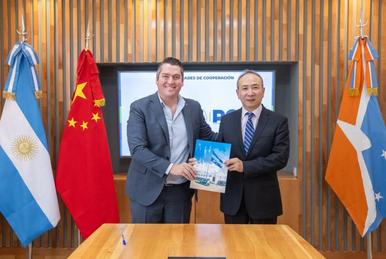 Martin Perez y embajador china