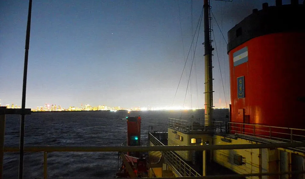 ARA “Almirante Irízar”