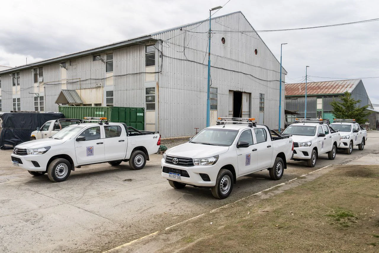 CUATRO NUEVAS CAMIONETAS PARA LA DIRECCIÓN PROVINCIAL DE ENERGÍA