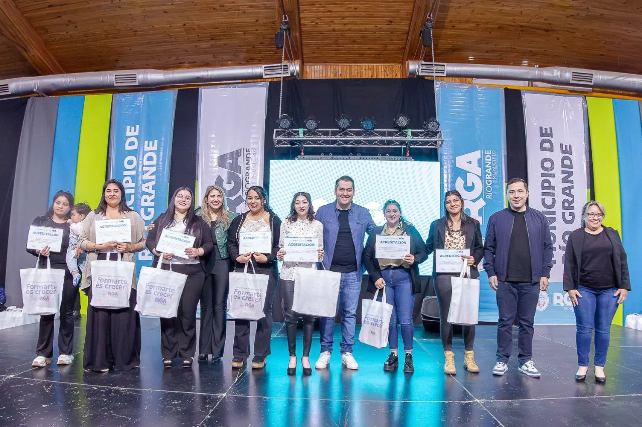 Martín Perez, entrega de cert. y kits Formarte es Crecer