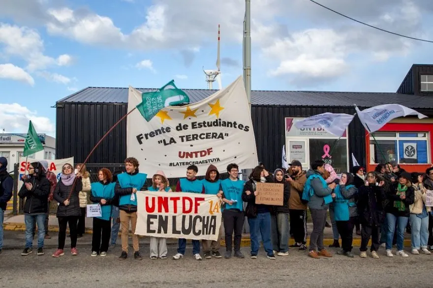 20241011050041_abrazo_a_la_untdf_10_de_octubre_02_1728599004