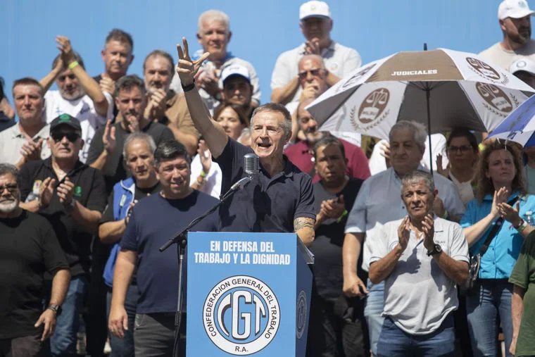 la-cgt-se-planta-frente-al-gobierno-un-paro-general (1)