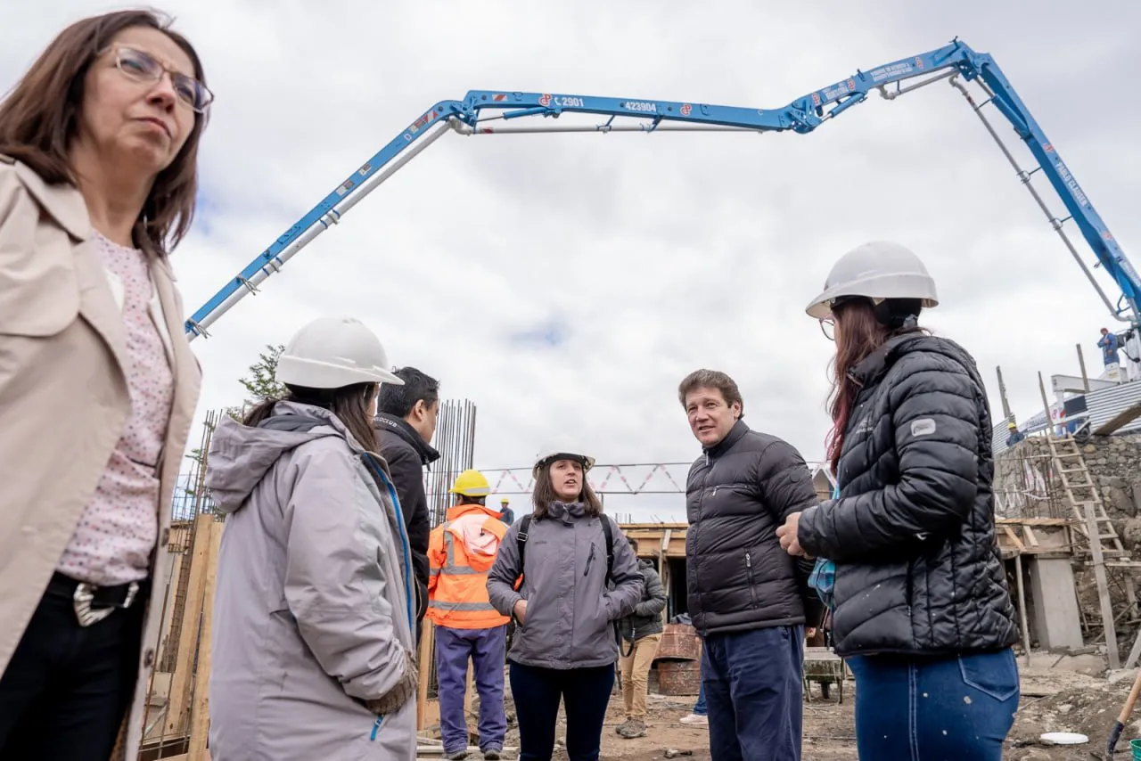 El Gobernador recorrió la obra del nuevo edificio donde funcionará la Escuela Provincial N°40