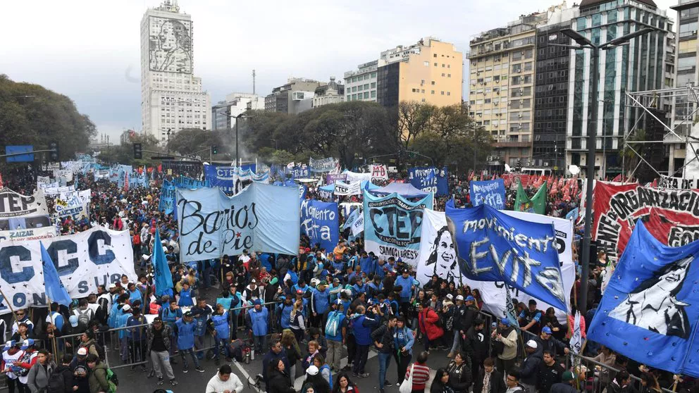 Manifestación a favor de Alberto