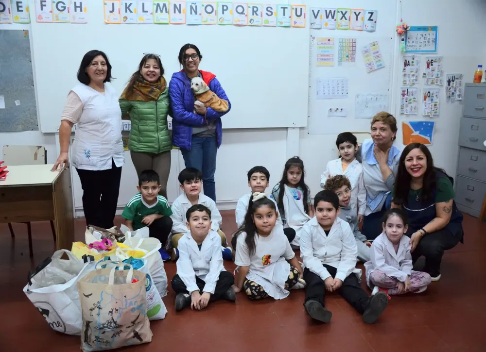 Escuela 21- donación a Como Perros y Gatos