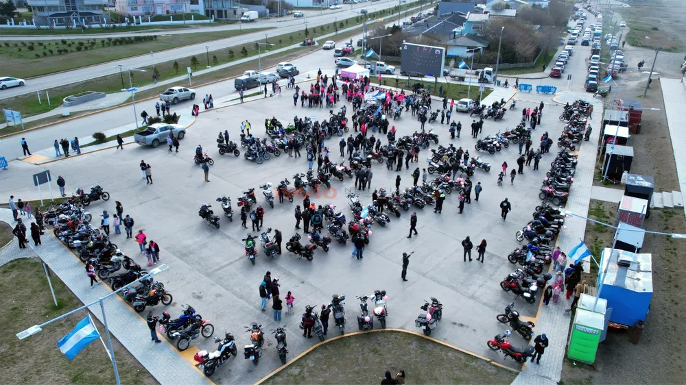 Motoqueros plaza de los 100 años