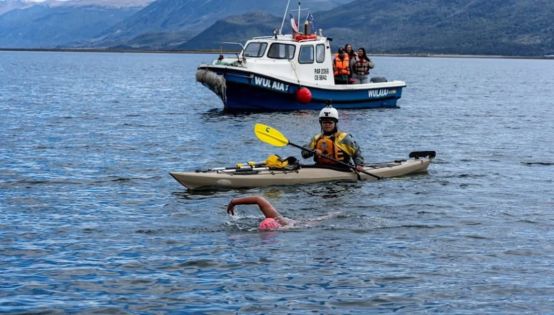 Tita Llorens hizo historia al unir Argentina y Chile nadando el Canal Beagle