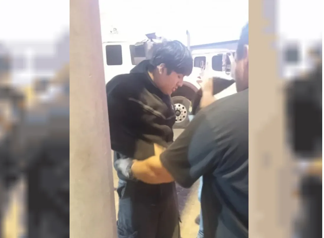 detuvieron pequeño J