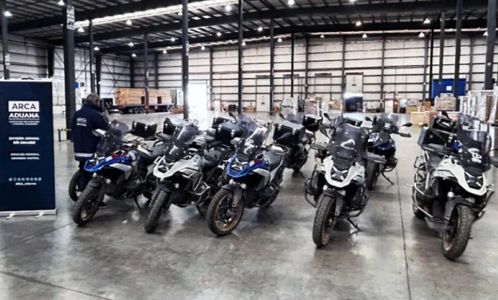 aduana-incauto-en-la-frontera-12-motos-de-alta-gama_IHdL