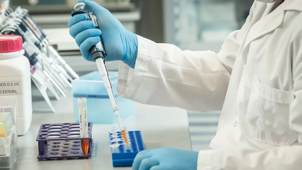 investigación clínoca