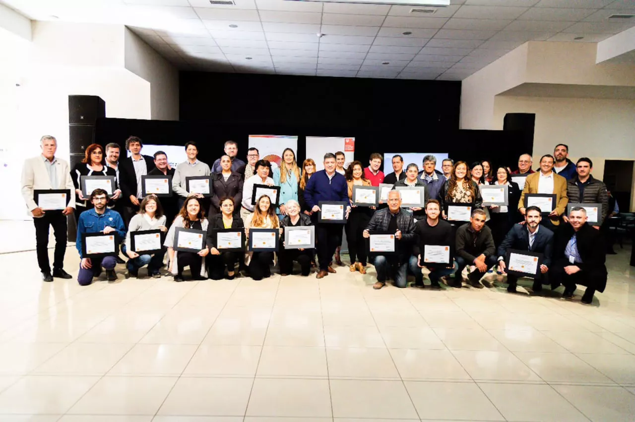 Melella entrega distinciones responsabilidad social