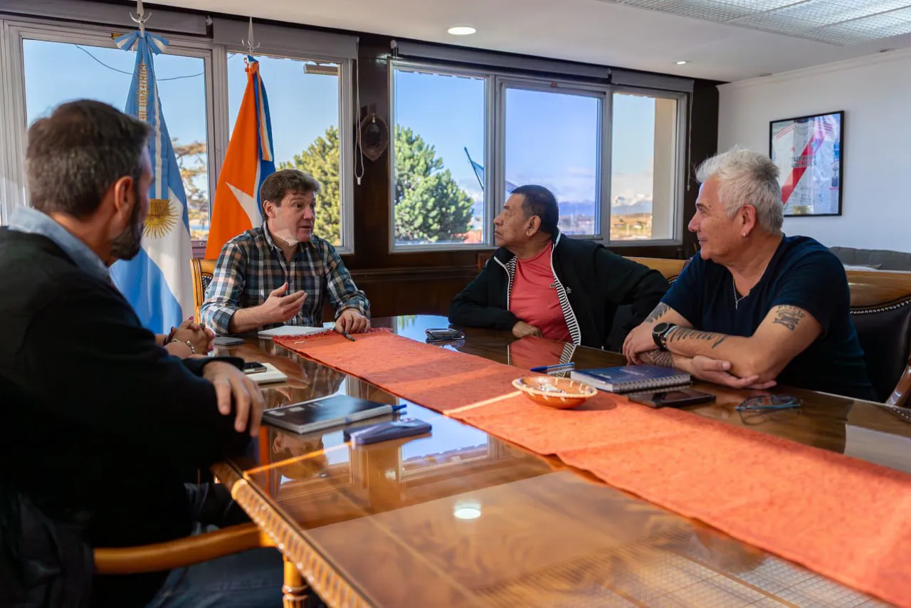 Melella y representantes de petroleros