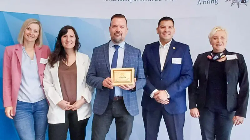 Conferencia internacional, personal policial tdf