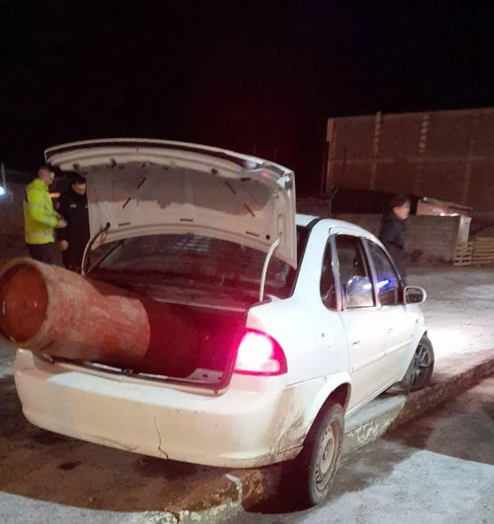 Detenido trasladando tubo de gas (1)