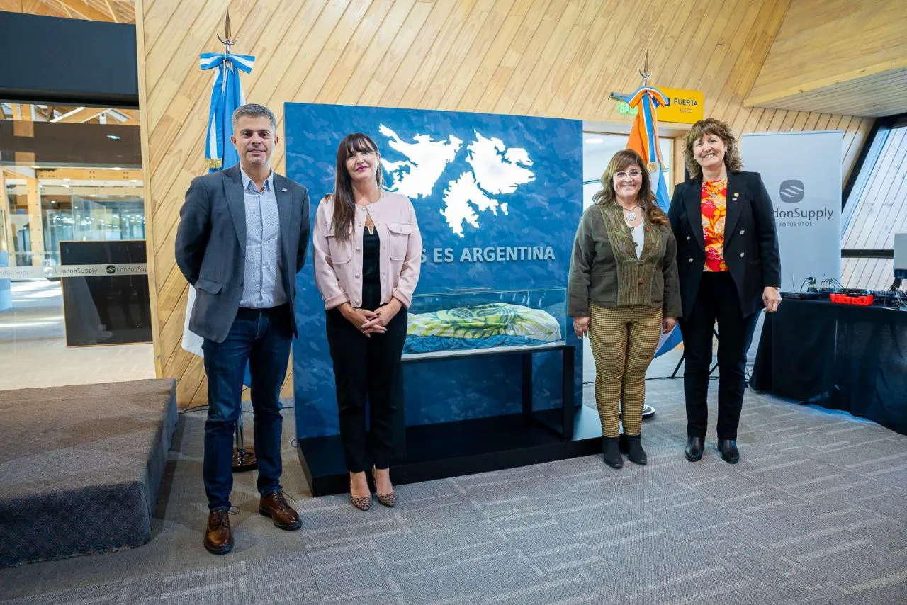 Homenaje MAlvinas AEROPUERTO