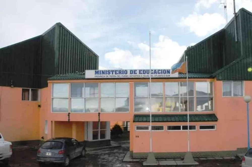 Ministerio de Educación USH