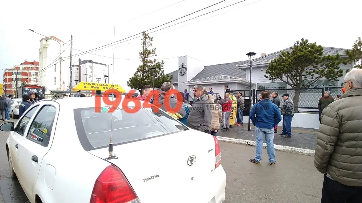 Protesta taxistas y remiseros