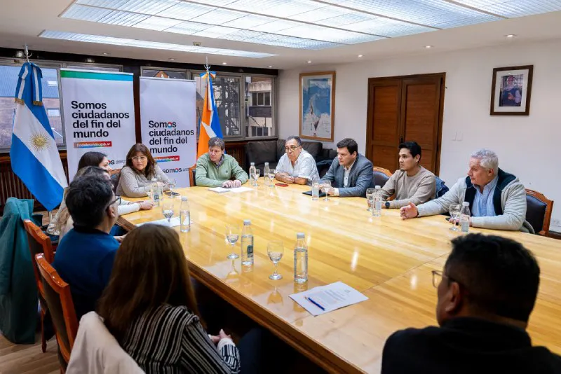 Melella junto a los Colegios y Consejos profesionales
