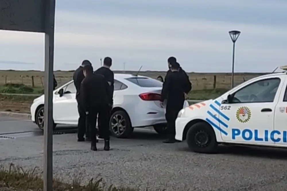 Choque, persecución y pelea en RG