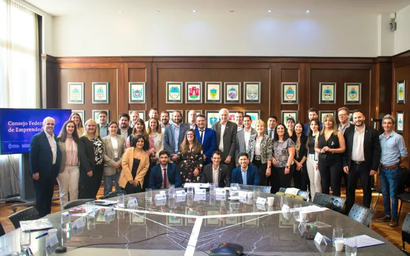 Gobierno, emprendedores TDF