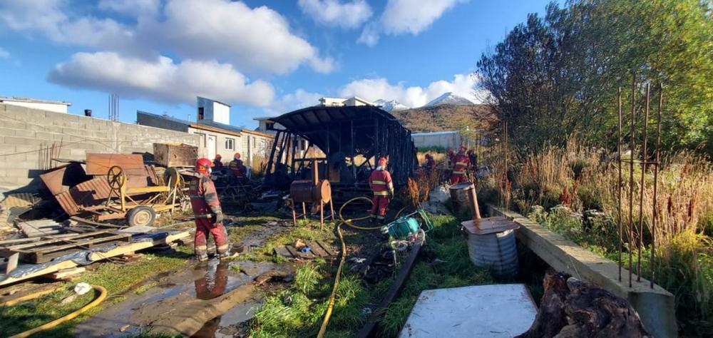 Incendio en una vivienda de Ushuaia dejo daños totales