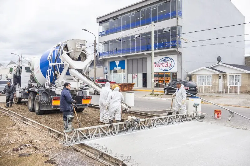 obra de estacionamiento en Av. Belgrano y Colón. Municipio RG